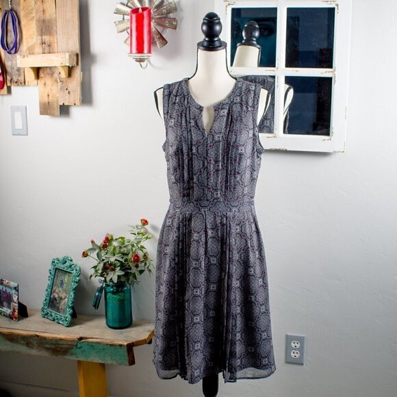 Halogen Dress Size 10 V Neck Sleeveless Lined - Picture 1 of 6